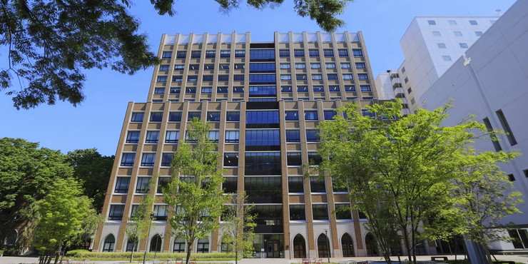 学習院大学