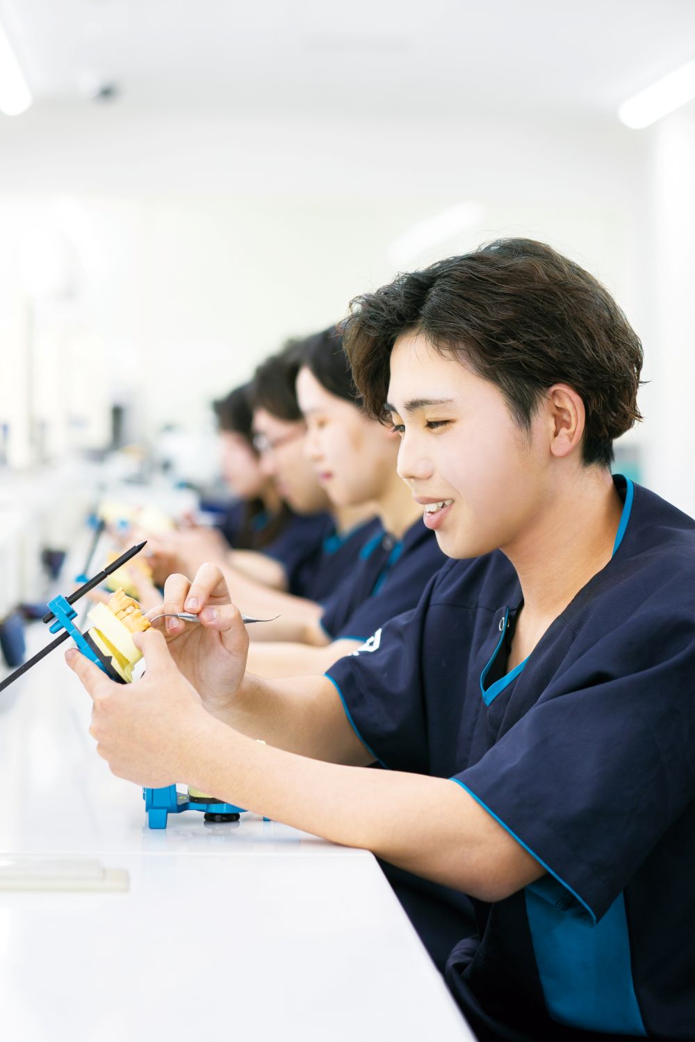 新東京歯科技工士学校