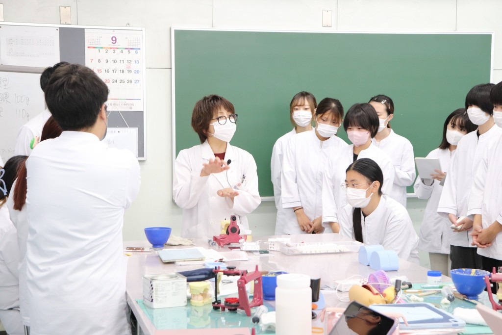 埼玉歯科技工士専門学校