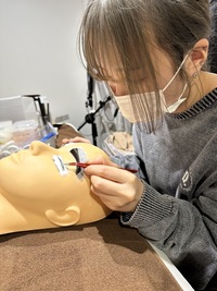 インターンシップで先輩美容師からアドバイス