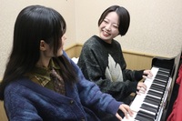 放課後や空きコマの時間に友達と練習ができる♪