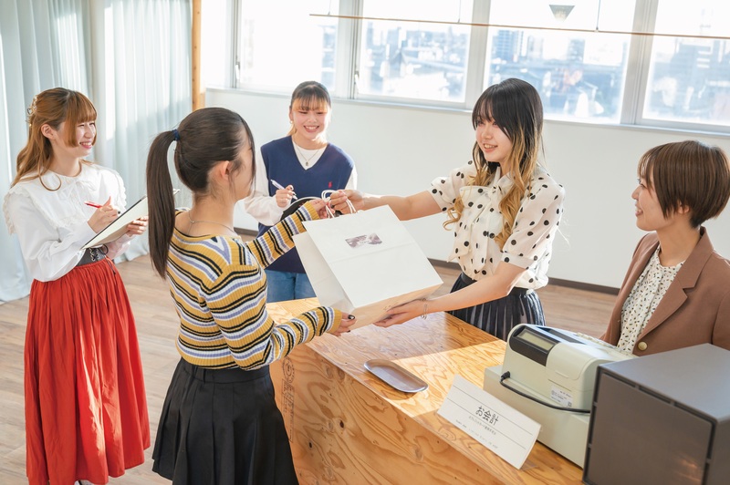 ファッションデザイン科　販売実習