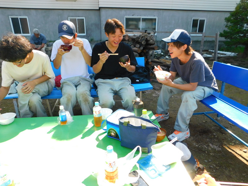 造園緑地科がつくった野菜で豚汁＆焼いもパーティー