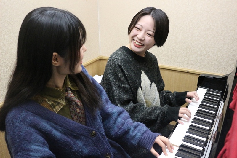 放課後や空きコマの時間に友達と練習ができる♪