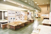 建築模型作品（建築学科学生制作品）を常設展示する「作品展示室」です。