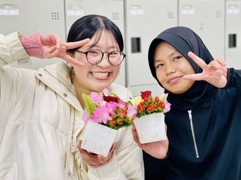 介護福祉学科では、フラワーアレンジメント体験を行いました！