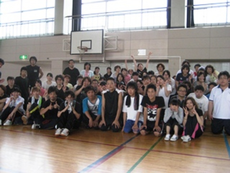 つくば市内の体育施設をお借りして毎週体育の授業を行っています。主にチームスポーツで、体を動かしながらチームワークやコミュニケーション能力の向上に励んでいます。