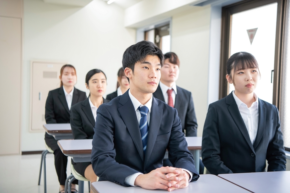 就職対策の授業はスーツデーもあります。