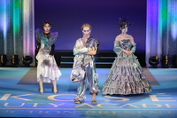 2年次でのイベント(制作発表会)の一部です。テーマに沿った衣装・ヘアメイクを学生同士意見を出して仕上げます。授業で培った技術を思う存分発揮できるイベントです。