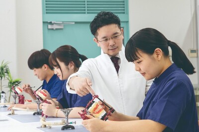 東海歯科医療専門学校