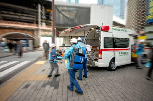 【2023年最新】救急救命士になるには？ | 「TOKYO MER〜走る緊急救命室〜」の俳優、キャラ紹介、あらすじ、年収、救急救命士を目指せる学校を紹介！