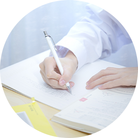 ペン類は試し書きをしてインク残量を確かめる。